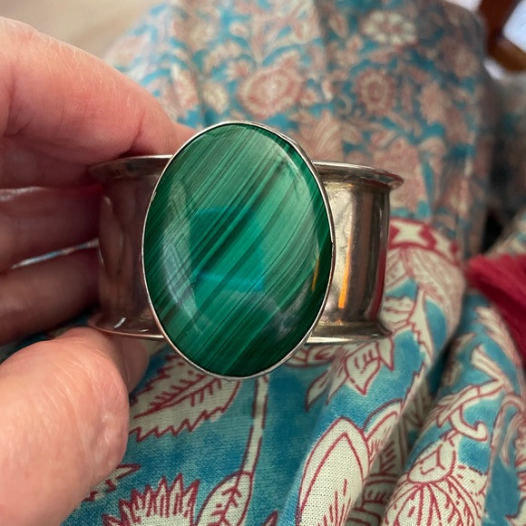 Vintage sterling silver and Malachite cuff bracelet, Navajo stamped initials RBJ - Picture 6 of 13